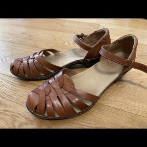 Clark’s brown leather comfort sandals sz 8m